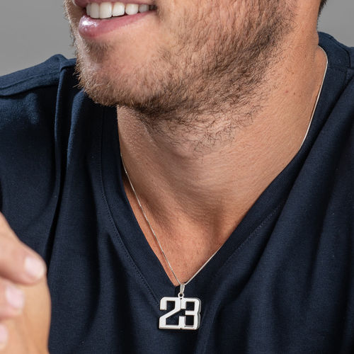 男性用パーソナライズされたジュエリー‐シルバーナンバーネックレス - 2