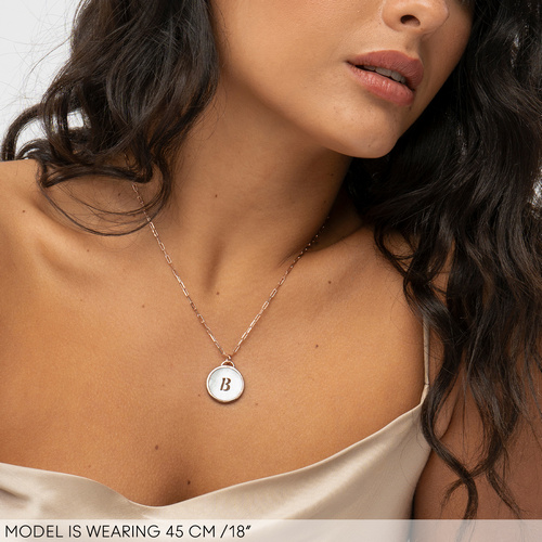 マザーオブパールイニシャルカットアウトネックレス、18Kローズゴールドメッキ - 2