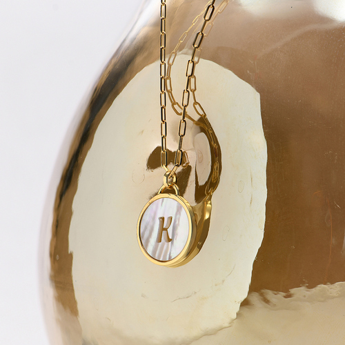 マザーオブパール イニシャル カットアウト ネックレス （18K ゴールド ヴェルメイユ） - 3